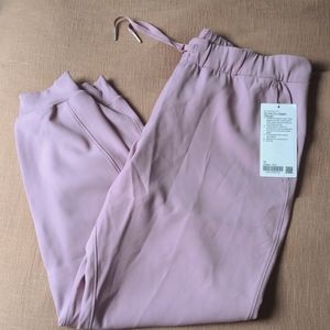 Lululemon on the fly jogger